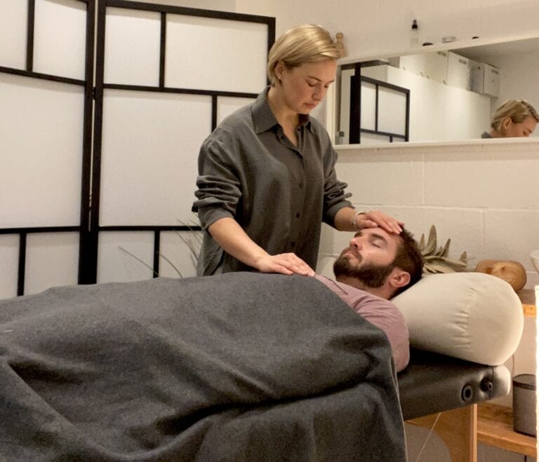 Reiki Healing Session with energy life force  768x659