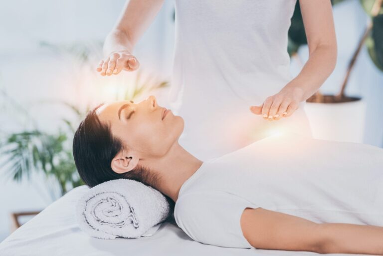 Reiki treatment 768x513