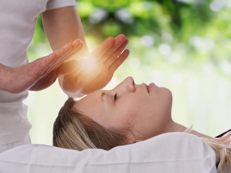 reiki hands 3 768x576
